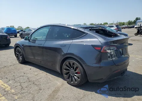 2024 Tesla Model Y из США, поврежденный, VIN 7SAYGDEF2RF021095